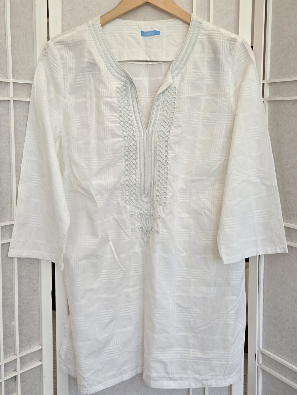 J. McLaughlin White Embroidered V-Neck Tunic